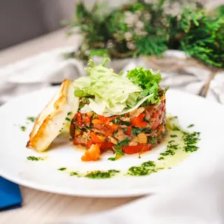 Селска салата със запържено сиренце 350г