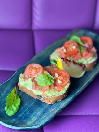 Брускета з сьомгою