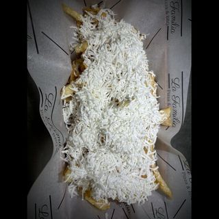Пресни пържени картофи със сирене (300г)