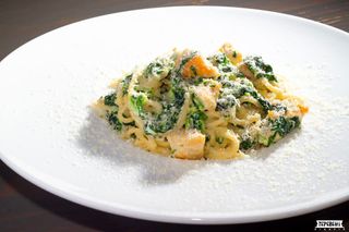 Паста зі шпинатом та куркою (280г)