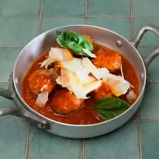 Polpette al sugo con scaglie di Grana