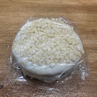 Alfajor Marplatense Art Choco Blanco relleno de dulce de leche y almendras