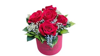 Box sa pet crvenih ruža