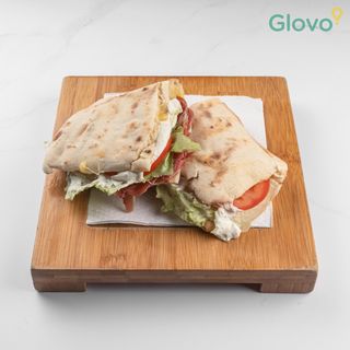 Sendvič s pršutom i sirom