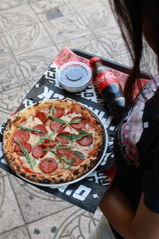 Combo Pizza Medium avec Boisson et Mini Tiramisu