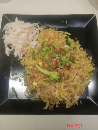 Ryż smażony po kantońsku z warzywami