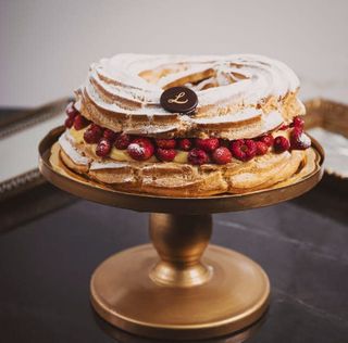 Zeppolone chantilly e fragoline senza lattosio 16 cm