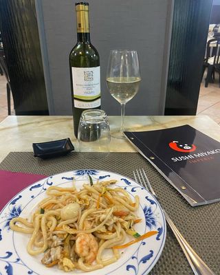 110 Yaki udon con frutti di mare