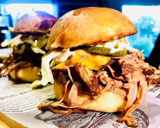 Слайдъри с телешки брискет (500г)