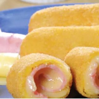 Enroladinho de queijo e fiambre 