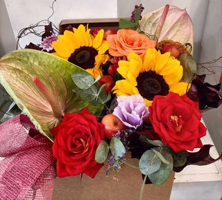 Flower box fiori colorati misti con girasoli M