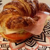 Croissant Con Jamón Y Queso
