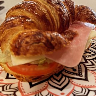 Croissant Con Jamón Y Queso