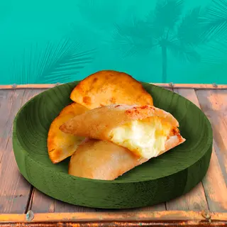 Empanada con queso amarillo