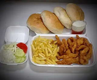 Pileća korpica VELIKA 2 (2 sosa i 200 gr salate)