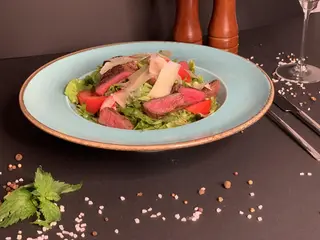 Salata sa biftekom