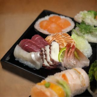 901. Sashimi De Pescado Variado (12 Uds.)