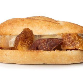 61. Torresmos e queijo maturado