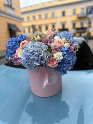 Композиція блакитна в коробці