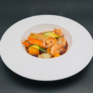 76. Gamberi saltati con verdure miste