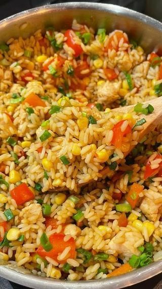 Жареный рис с курицей