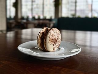 Макарон солона карамель-кава