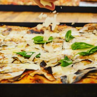 Trozos De Pizza De Parmigiana  (15 X 13 Cm. Aprox.)