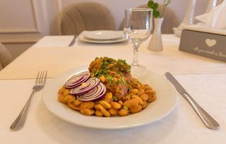 Ciolan de porc cu fasole