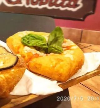 Pizzella fritta pomodoro, parmigiano e basilico