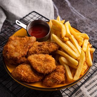 Наггетсы куриные с картофелем фри 