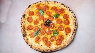 Quattro formaggi e salami pizza