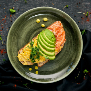 Toast cu avocado și scrob