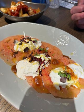 Carpaccio De Tomate Y Stracciatella