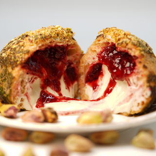 შუ ფისტას კრემით და ჟოლოთი