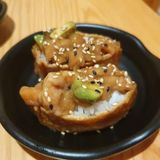 S49. Gunkan Tofu Salmón (2 Pzas.)