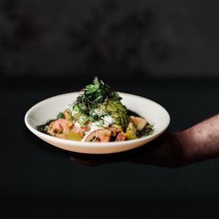 Salmón Marinado En Casa Y Burrata Tapenada