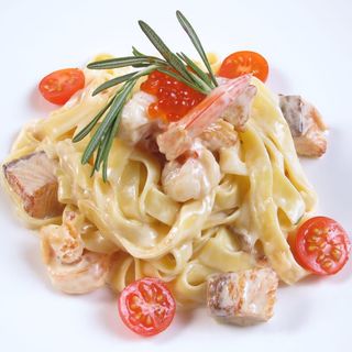 Фетуччини с семгой в сливочном соусе