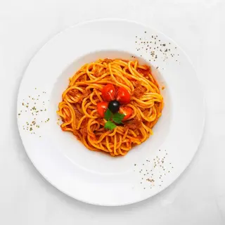Tjestenina Bolognese + domaća lepinja + zelena salata + Coca-Cola