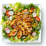 Ensalada de pollo crujiente con salsa de miel y curry