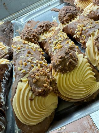 Cannoli Rocher con crema Rocher
