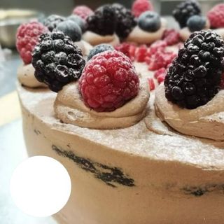 Porción De Tarta De Choco Frutos Rojos