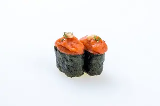 35 Gunkan spicy tuna