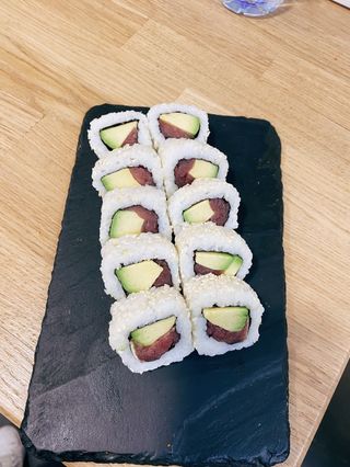 Califòrnia De Aguacate Y Atún (10 Uds.)