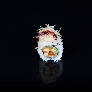 143. Uramaki Pollo Tempura (8 Pzs.)