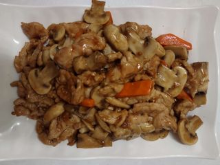 Пресни печурки със свинско месо (500г)