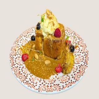 Tostada francesa con amlou y helado de vainilla