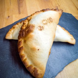 Empanada Pollo y champiñones al Chardonnay