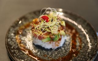 2.- Spicy Tuna Crunch Con Tartar De Aguacate ( 1 Ud.)