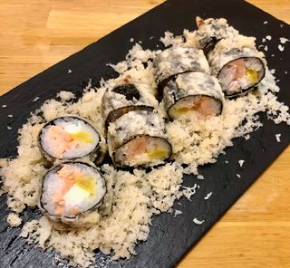 121A. Crispy Salmón especial (10 piezas)