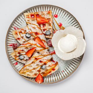 Бельгийские вафли с мороженым 